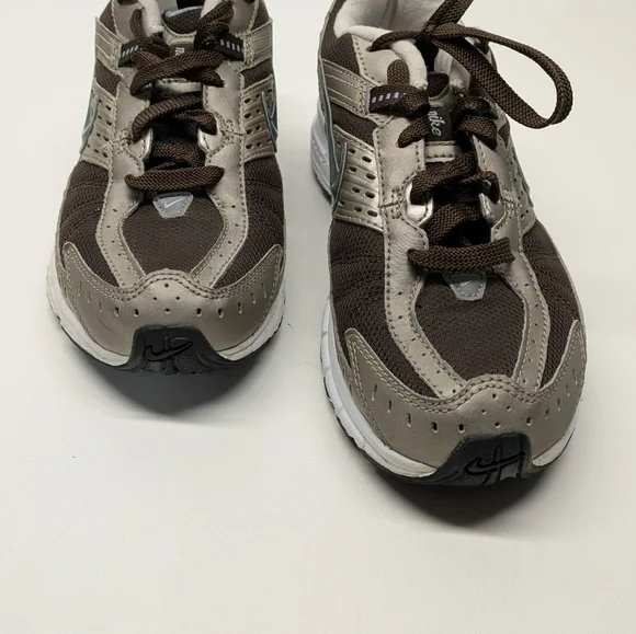 Nike Size 8 Impact Groove Shoe. Brown/Gray Colorway - Picture 1 of 6